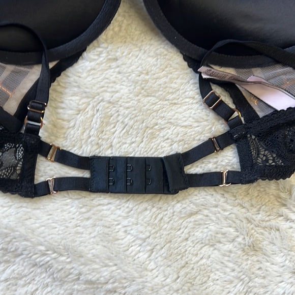 Victoria’s Secret Very Sexy Push Up Bra - Picture 2 of 4